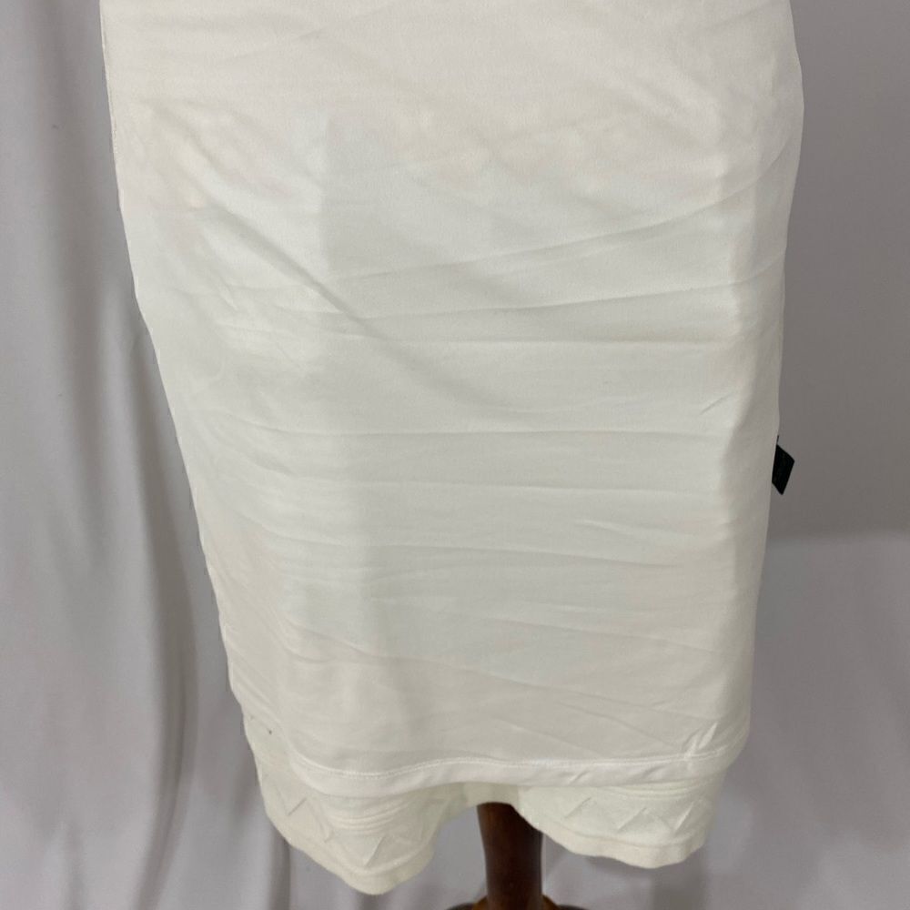 Lauren Sleeveless Dress - Picture 8 of 8